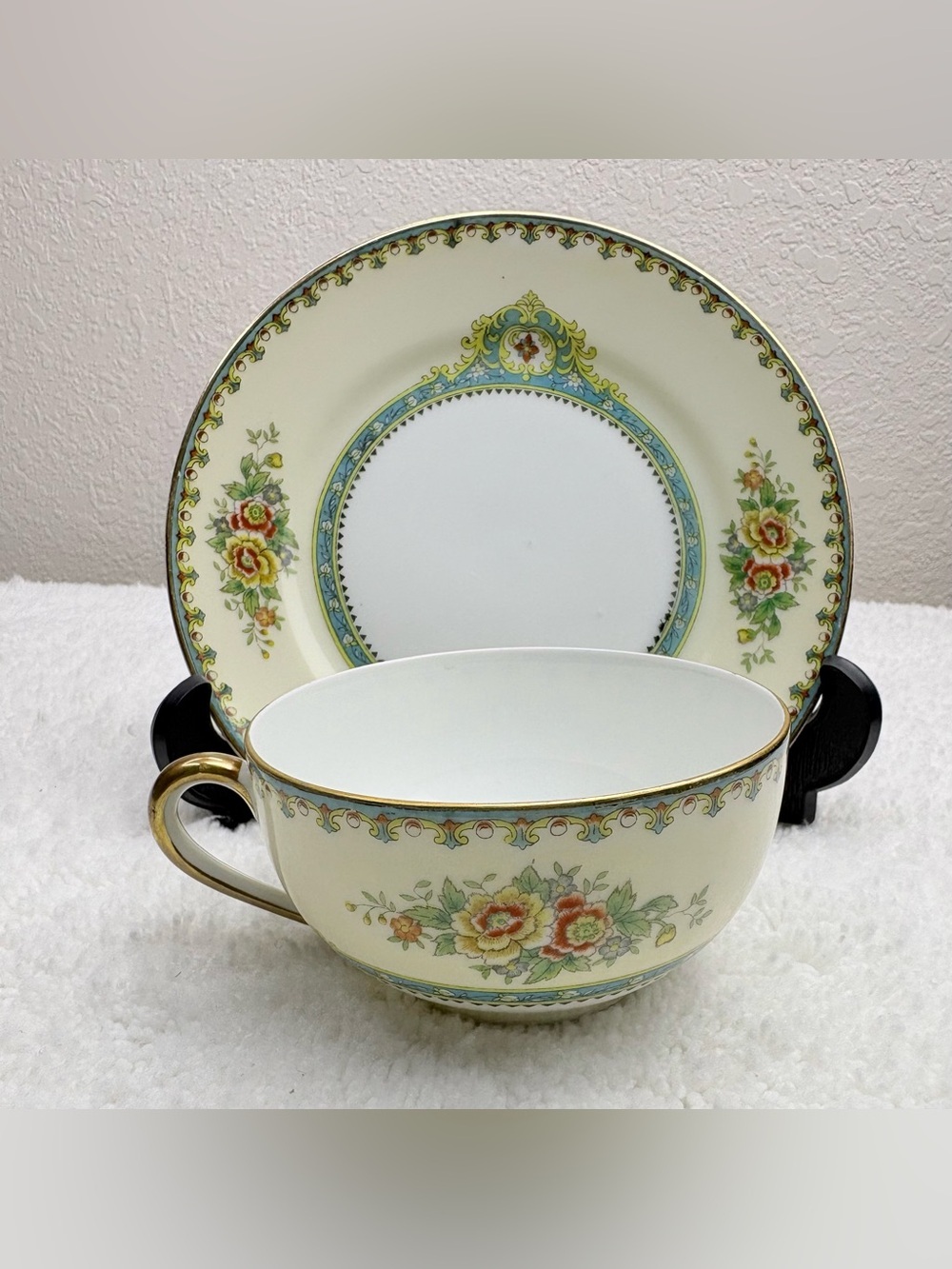 Antique Noritake M China from 1918, Features a Hand-Painted Floral Design.
